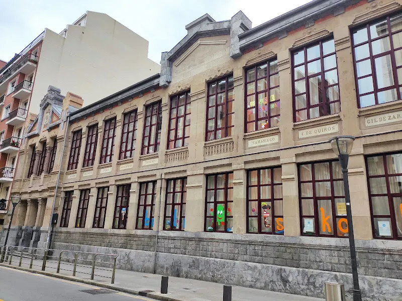 Colegio Público Sra. Viuda de Epalza - Colegio público en Bilbao - foto 2
