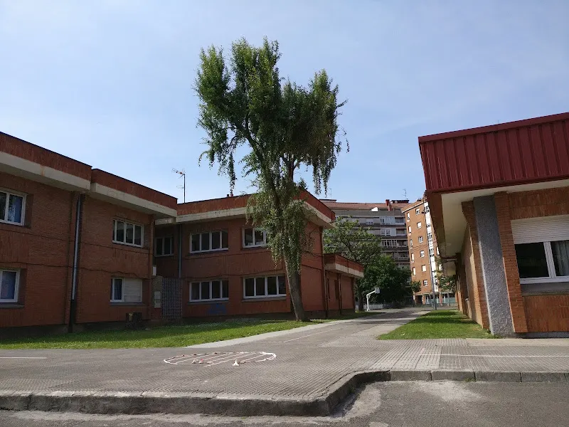 Colegio Público Lloréu - Colegio público en Gijón - foto 2