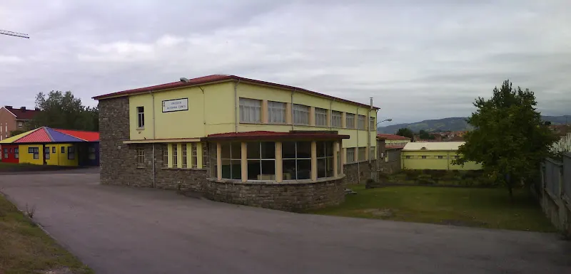 C.E.I.P. Alfonso Camín - Colegio público en Gijón - foto 2