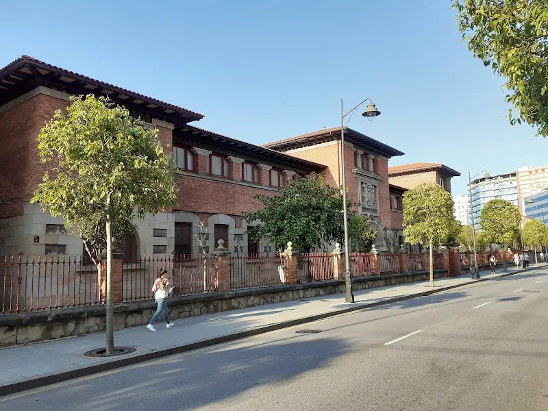 Comunidad Natahoyo - Escuela Revillagigedo - Centro de formación profesional en Gijón - foto 3