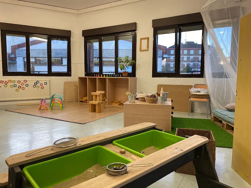Colegio Miguel de Cervantes - Colegio público en Vitoria-Gasteiz - foto 2