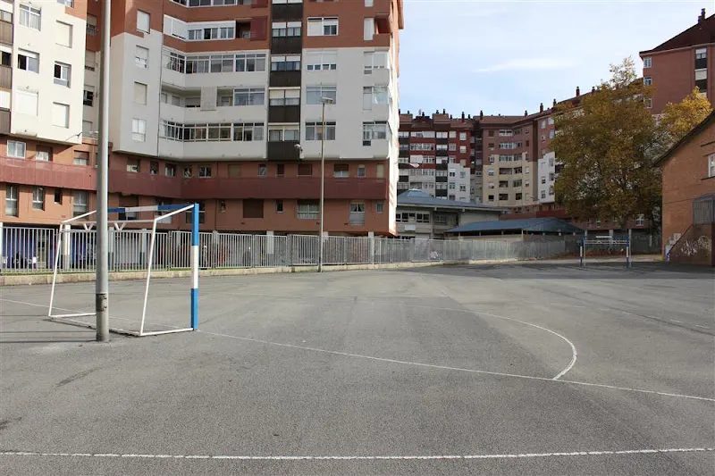 Colegio Público Lz.de Guereñu José Mardones - Colegio público en Vitoria-Gasteiz - foto 2