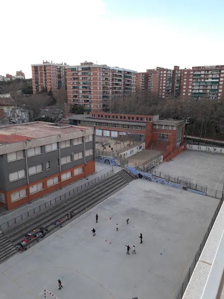CEIP Llorens Artigas - Colegio público en Badalona - foto 2