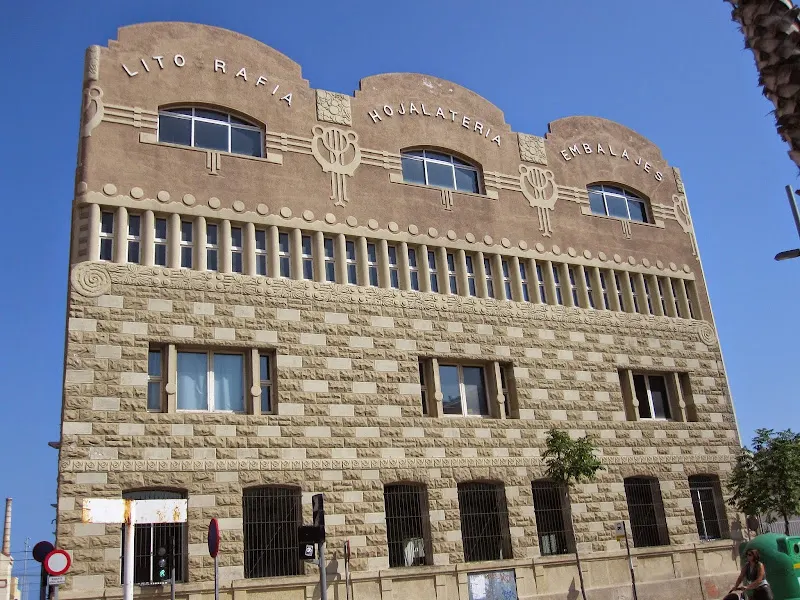Instituto Público La Llauna - Instituto de secundaria en Badalona - foto 2