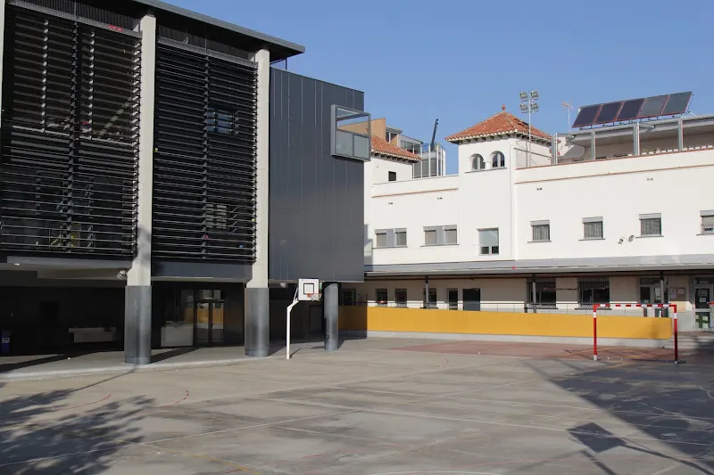 Col·legi Mare de Déu del Carme - Colegio concertado en Terrassa - foto 3