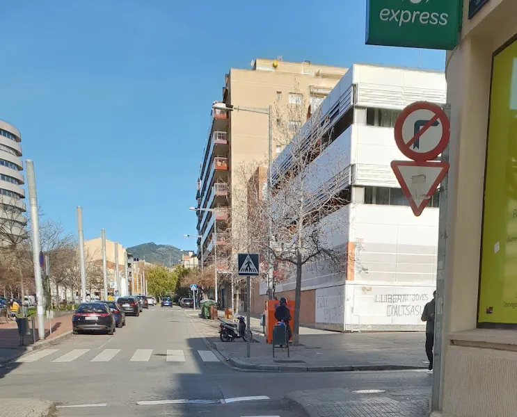 Institut Montserrat Roig - Centro de educación secundaria en Terrassa - foto 3