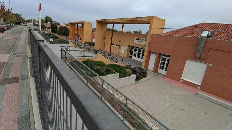 CEIP Antonio Mingote - Escuela de primaria en Alcalá de Henares - foto 2