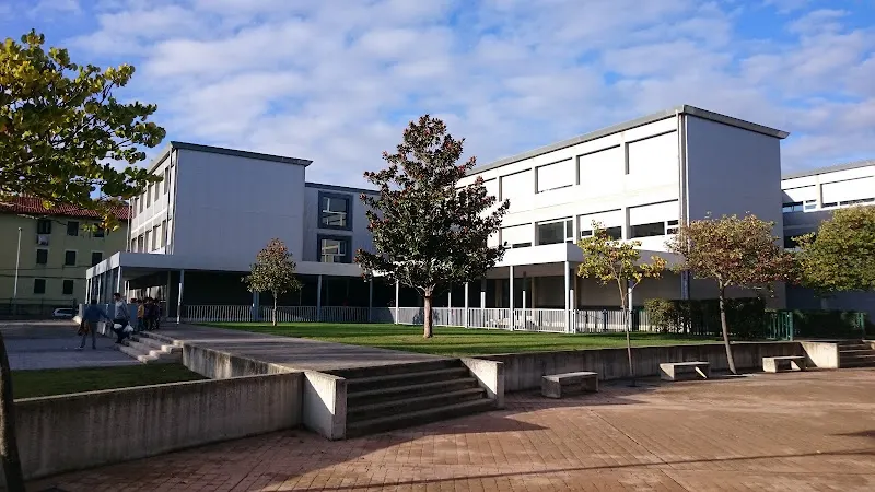 Sede El Redín. Colegio de Fomento Miravalles-El Redín - Colegio concertado en Pamplona - foto 2