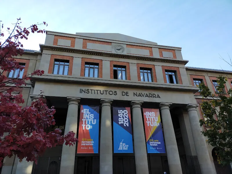IES Plaza de la Cruz - Instituto de secundaria en Pamplona - foto 2