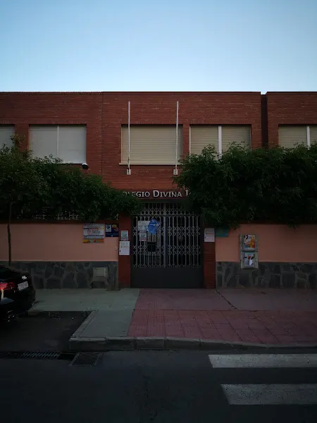 Centro Privado de Enseñanza Divina Infantita - Colegio concertado en Almería - foto 2