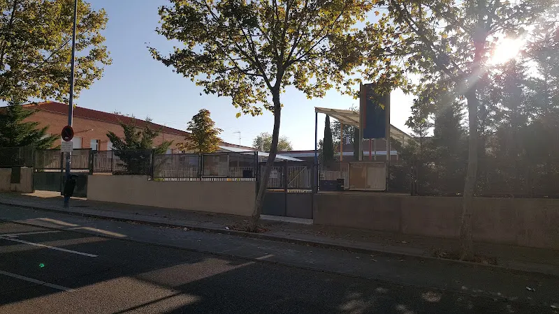 Manuel Vázquez Montalbán - Escuela de enseñanza general en Leganés - foto 2