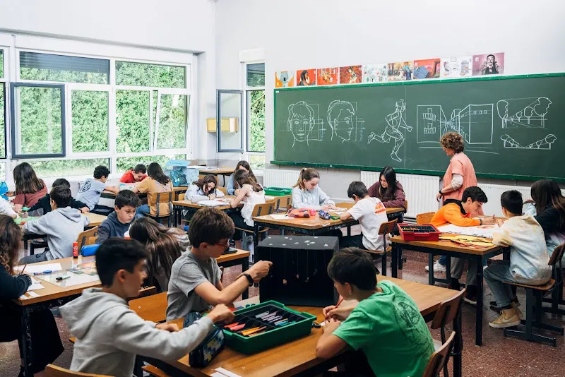 Santo Tomas Lizeoa Ikastola - Institución educativa en Donostia-San Sebastian - foto 3