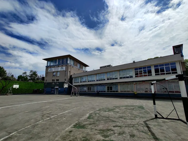 Escuela María Reina - Colegio concertado en Donostia-San Sebastian - foto 2