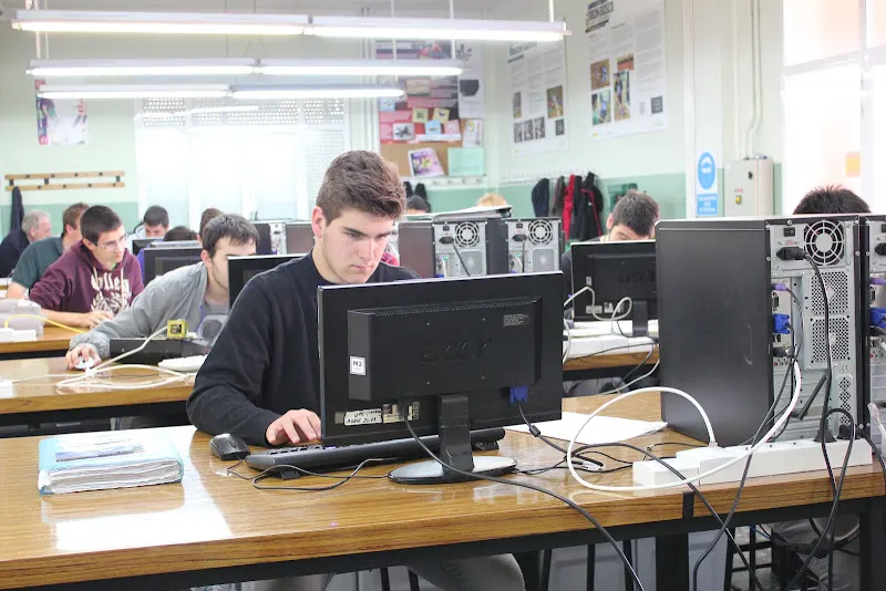Casa Institución Los Boscos - Escuela secundaria de formación profesional en Logroño - foto 2