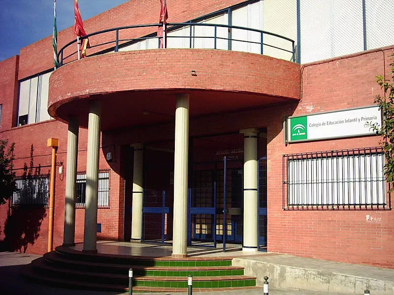 Colegio de Infantil y Primaria Carlos I - Colegio bilingüe en Dos Hermanas - foto 2