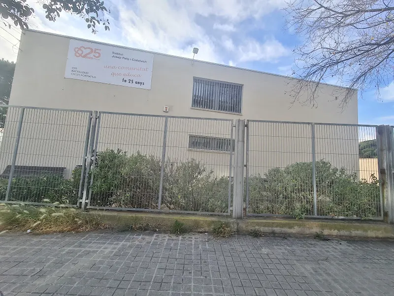 Institut públic Josep Puig i Cadafal - Instituto de secundaria en Mataró - foto 2