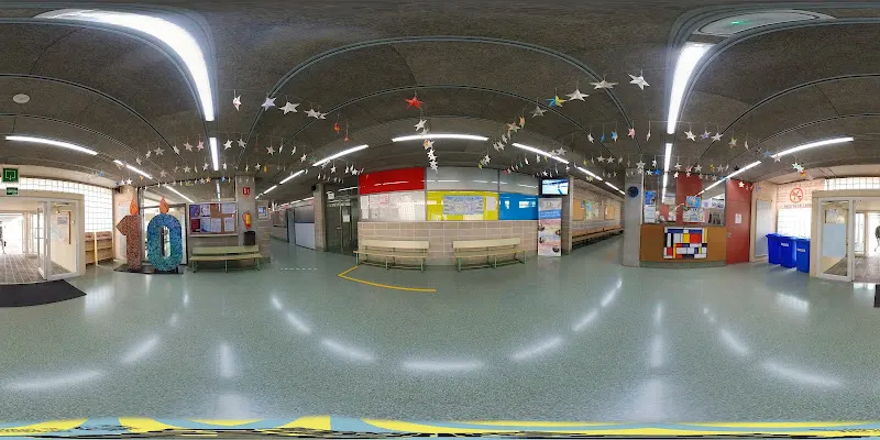 INS Can Peixauet - Instituto de secundaria en Santa Coloma de Gramenet - foto 2