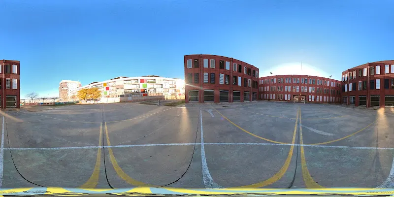 IES Terra Roja - Centro de educación secundaria en Santa Coloma de Gramenet - foto 2