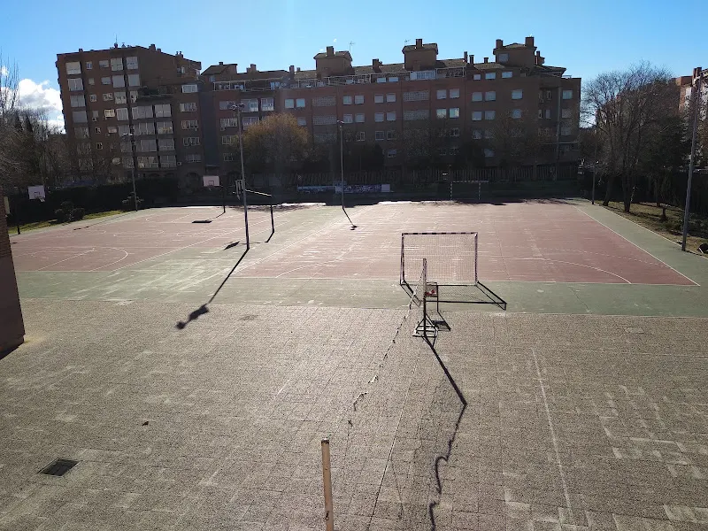 IES Valle Inclán - Centro de educación secundaria en Torrejón de Ardoz - foto 2