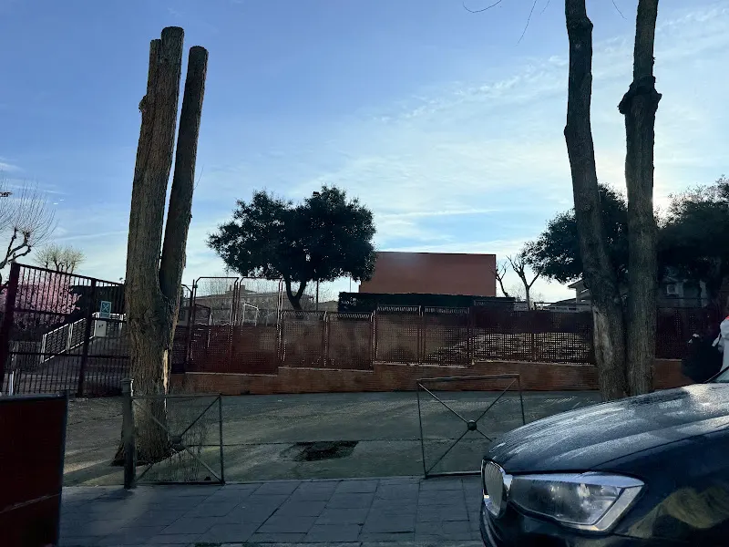 Colegio Aldovea - Campo de fútbol en Alcobendas - foto 2