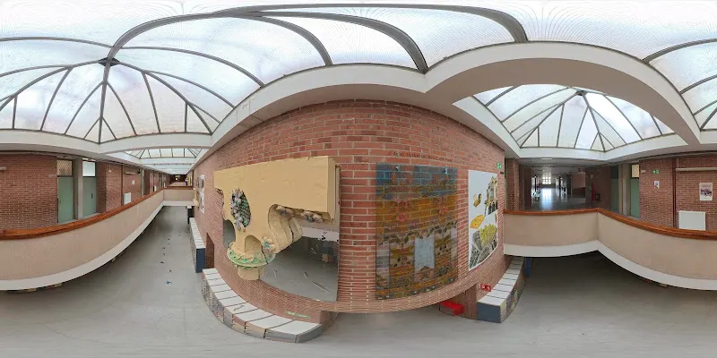 Institut Lluís Domènech i Montaner - Instituto de secundaria en Reus - foto 2