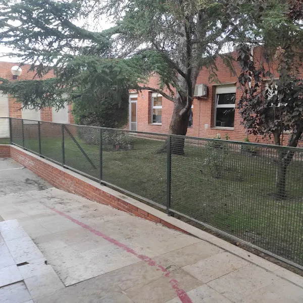 Institut Lluís Domènech i Montaner - Instituto de secundaria en Reus - foto 3