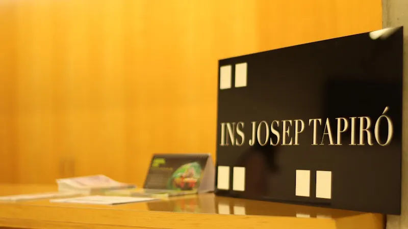 IES Josep Tapiró - Instituto de secundaria en Reus - foto 2