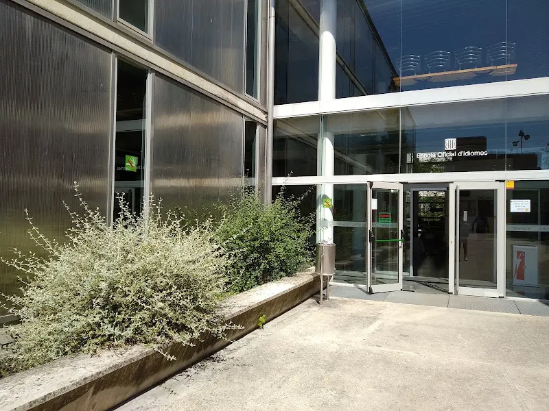 EOI Escola Oficial d'Idiomes de Girona - Academia de idiomas en Girona - foto 2