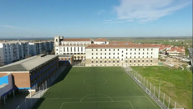 Colegio Diocesano José Luis Cotallo - Colegio concertado en Cáceres - foto 2