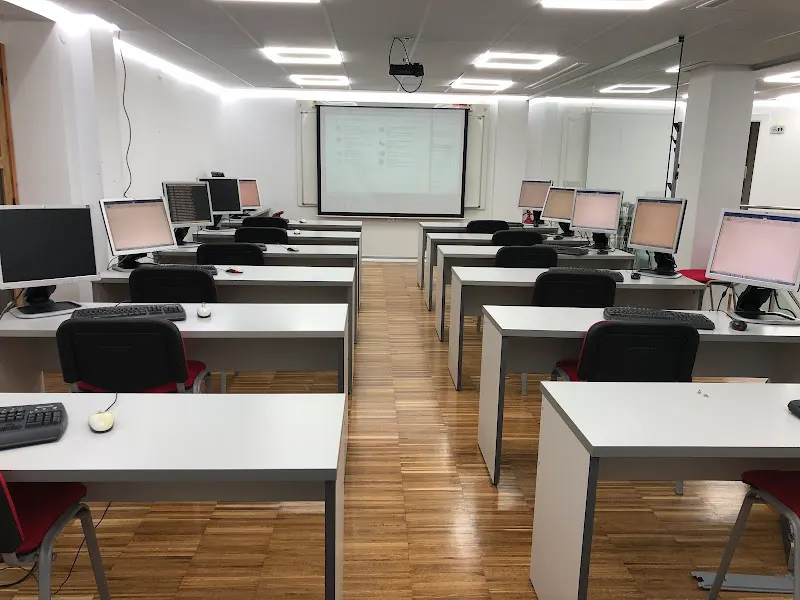 Academia Perez de Lema - Centro de formación profesional en Lorca - foto 2