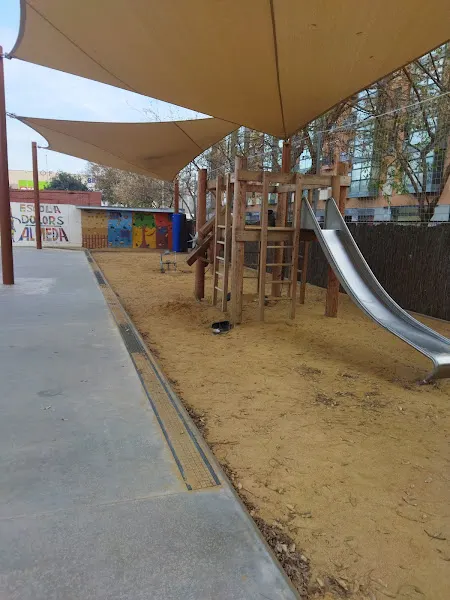 Colegio Dolores Almeda - Escuela de enseñanza general en Cornellà de Llobregat - foto 2