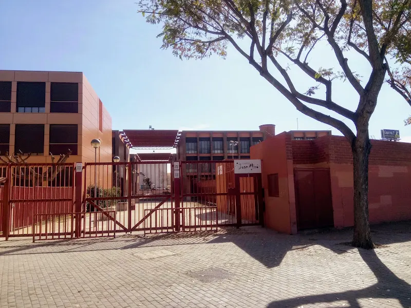 Instituto Miquel Martí i Pol - Instituto de secundaria en Cornellà de Llobregat - foto 3