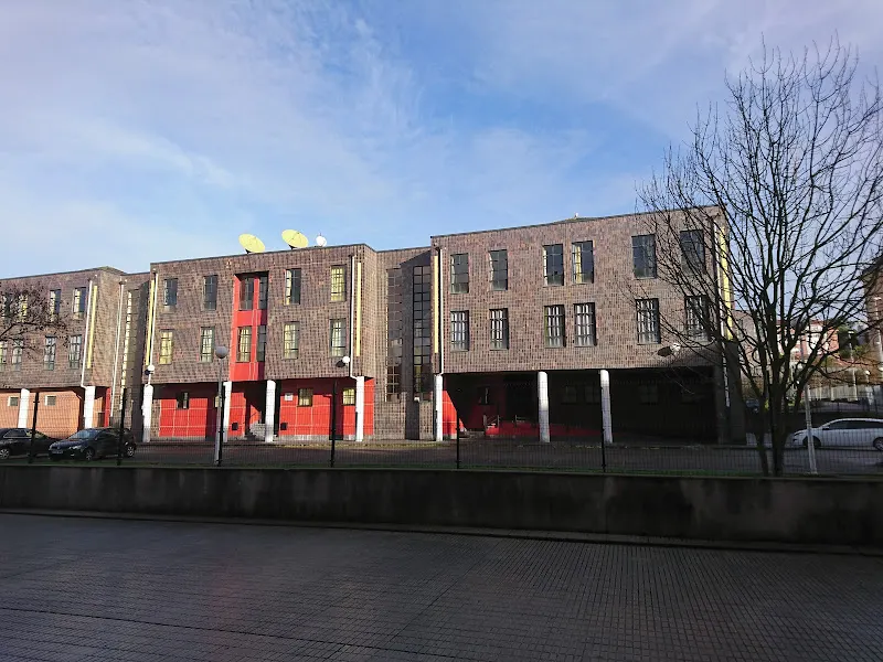 Escuela Oficial de Idiomas (E.O.I.) - Academia de idiomas en Avilés - foto 2