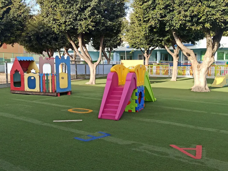 Escuela Infantil La Rosaleda - Colegio público en Roquetas de Mar - foto 2