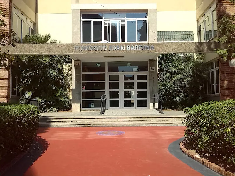 Escuela Joan Bardina - Escuela primaria y secundaria en Sant Boi de Llobregat - foto 2