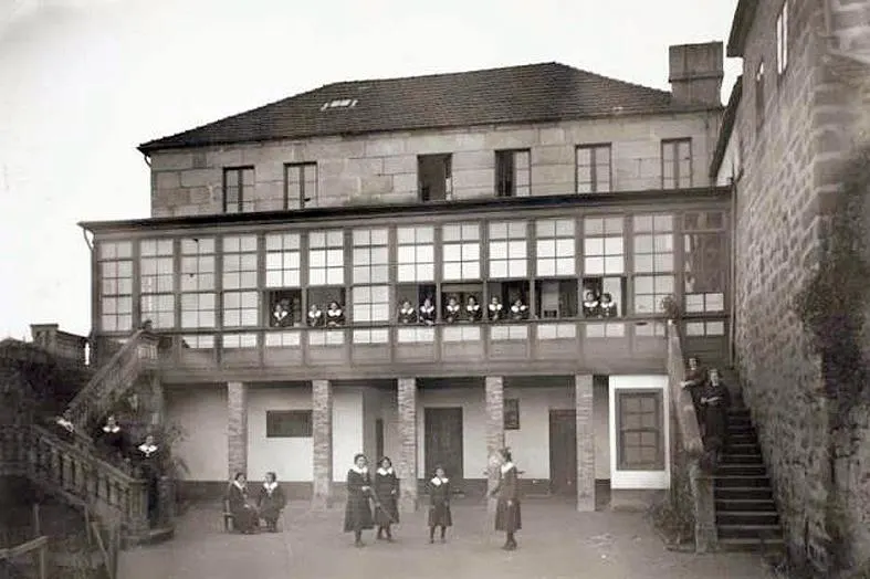 Centro concertado de Enseñanza Ntra.Sra.de los Dolores - Pontevedra