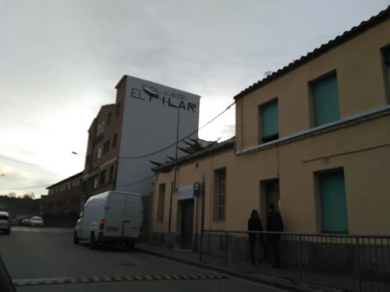 Escola Verge del Pilar - Escuela de enseñanza general en Manresa - foto 2