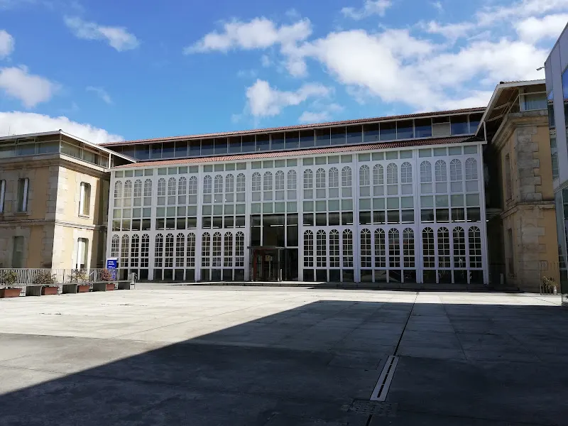Facultad de Humanidades y Documentación - UDC - Ferrol