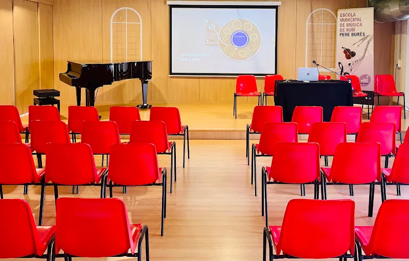 Escola Municipal de Música de Rubí Pere Burés - Escuela en Rubí - foto 2
