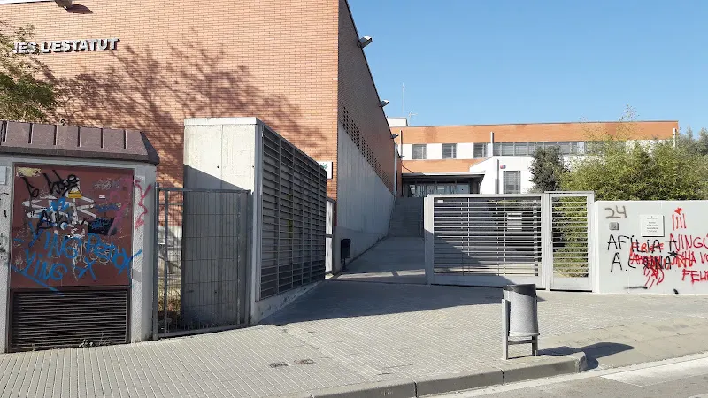 Instituto l’Estatut - Instituto de secundaria en Rubí - foto 2