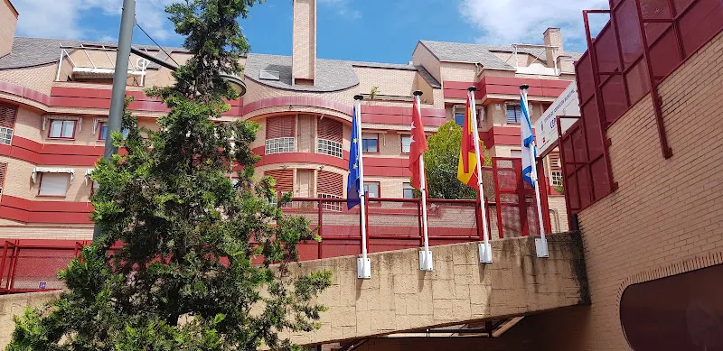 CEPA Mario Vargas Llosa - Escuela de educación para adultos en Majadahonda - foto 2