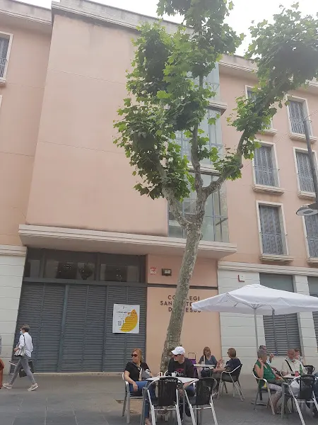 Col·legi Santa Teresa de Jesús - Escuela de enseñanza general en Vilanova i la Geltrú - foto 2