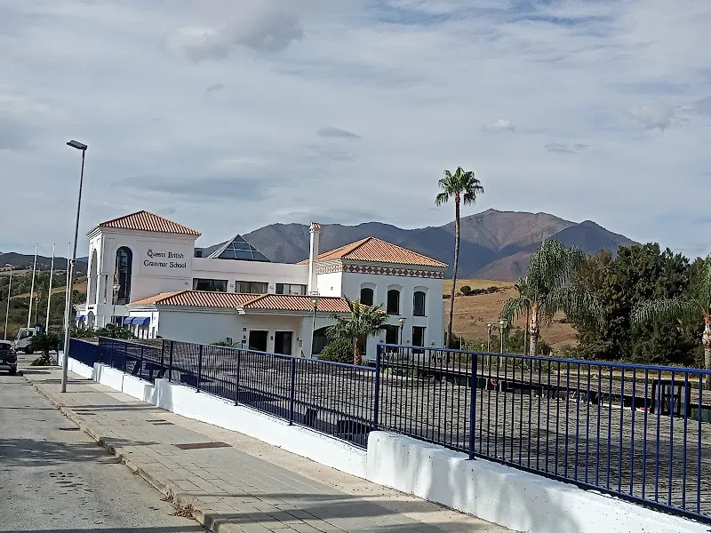 Queens British Grammar School Estepona - Escuela de enseñanza general en Estepona - foto 2