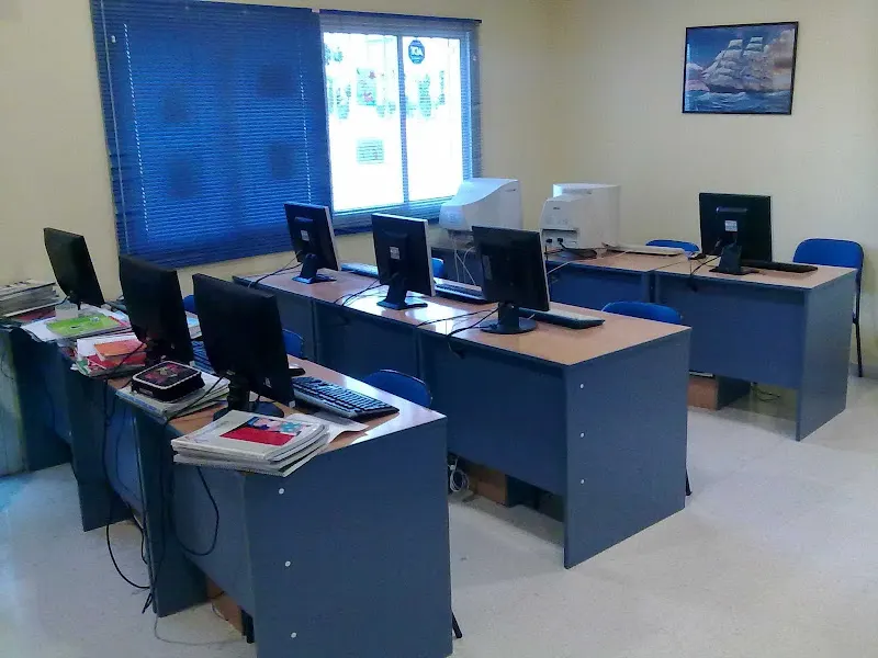 Centro de Formación Gauss,S.L. - Servicio de clases particulares en Estepona - foto 2