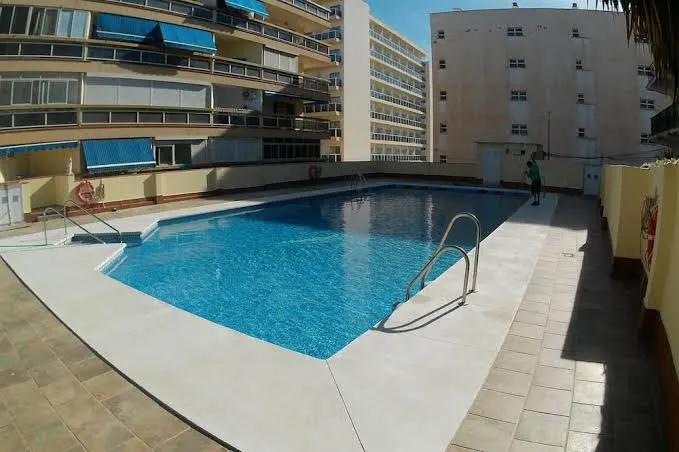 Holidays2Torremolinos Estudio Colegio cerca centro Torremolinos piscina y azotea - Apartamento en Torremolinos - foto 2