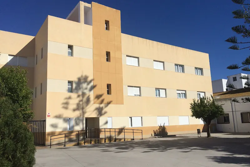 Colegio Juan Pablo II y San Pedro - Escuela de enseñanza general en Linea de la Concepcion (La) - foto 2