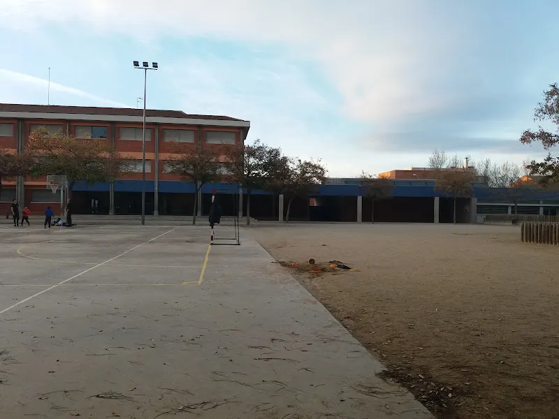 Escuela Honorable Josep Tarradellas - Escuela de primaria en Barcelona - foto 2