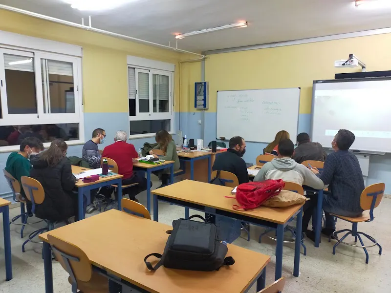 Escuela Oficial de Idiomas "Carlota Remfry" - Escuela pública en Linares - foto 2