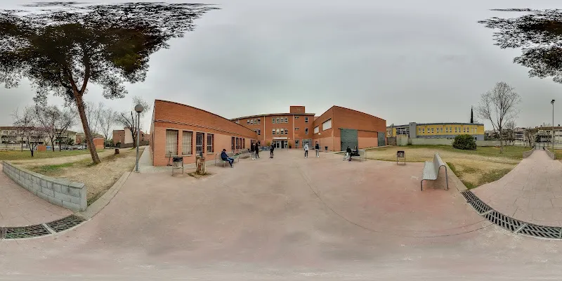 Instituto Público Jaume Mimó - Centro de formación profesional en Cerdanyola del Vallès - foto 2