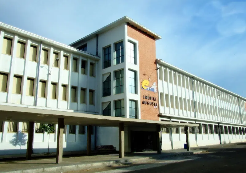 IES Emérita Augusta - Instituto de secundaria en Mérida - foto 2